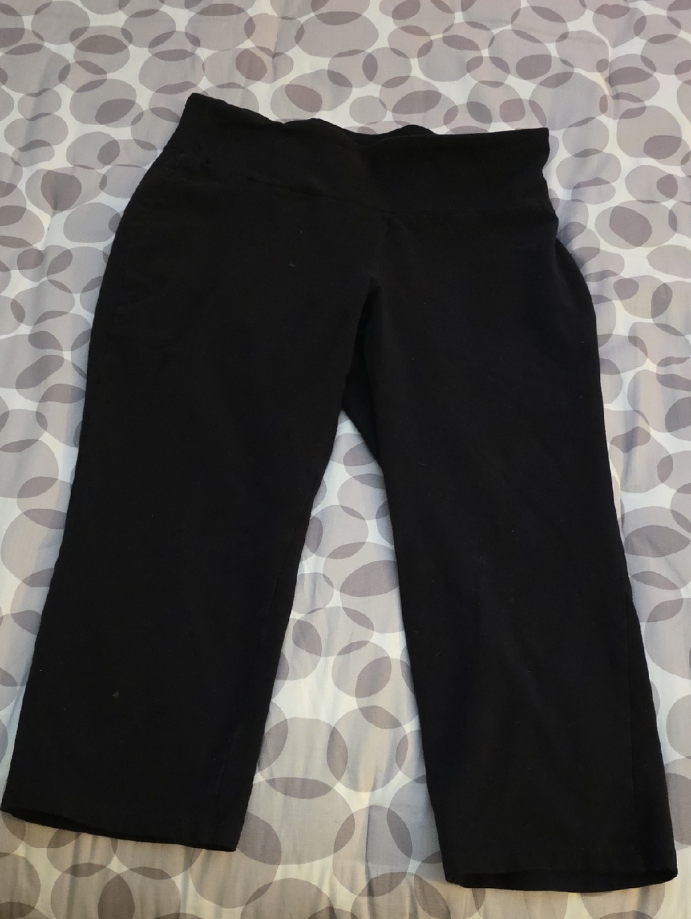 Teezher Black Capri Active Stretch Capri Leggings